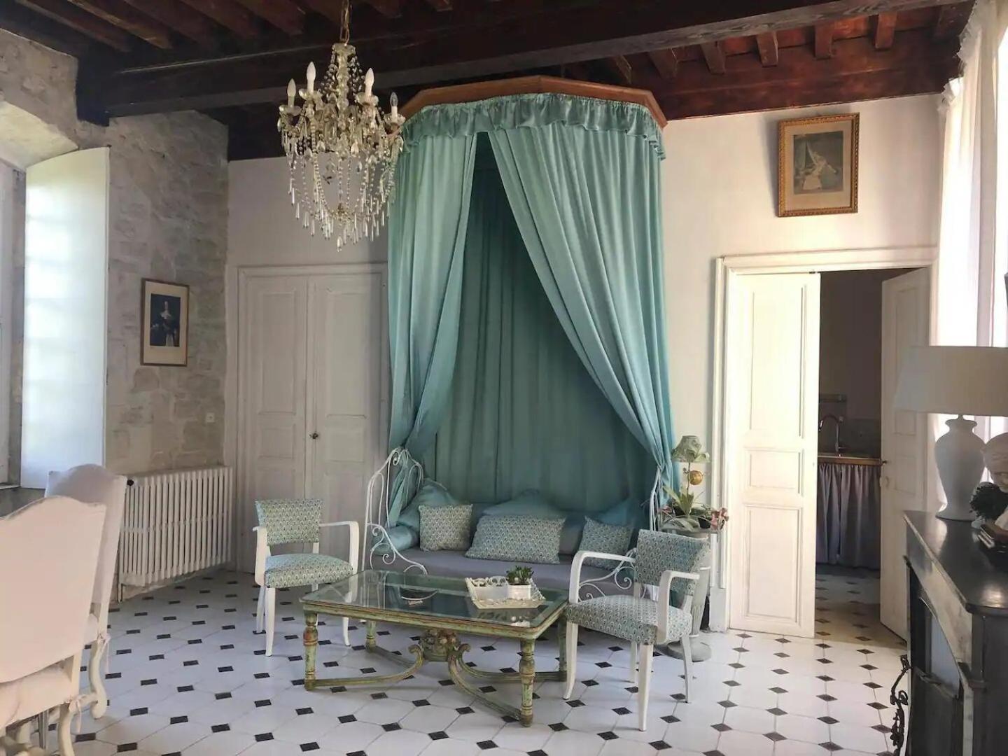 Appartement Spacieux Avec Deux Chambres Au Chateau Valence  Buitenkant foto