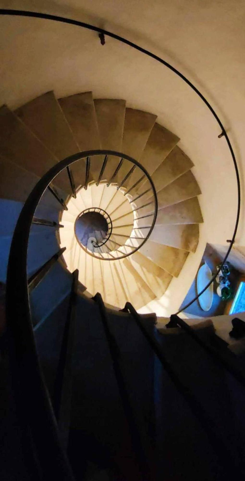 Appartement Spacieux Avec Deux Chambres Au Chateau Valence  Buitenkant foto