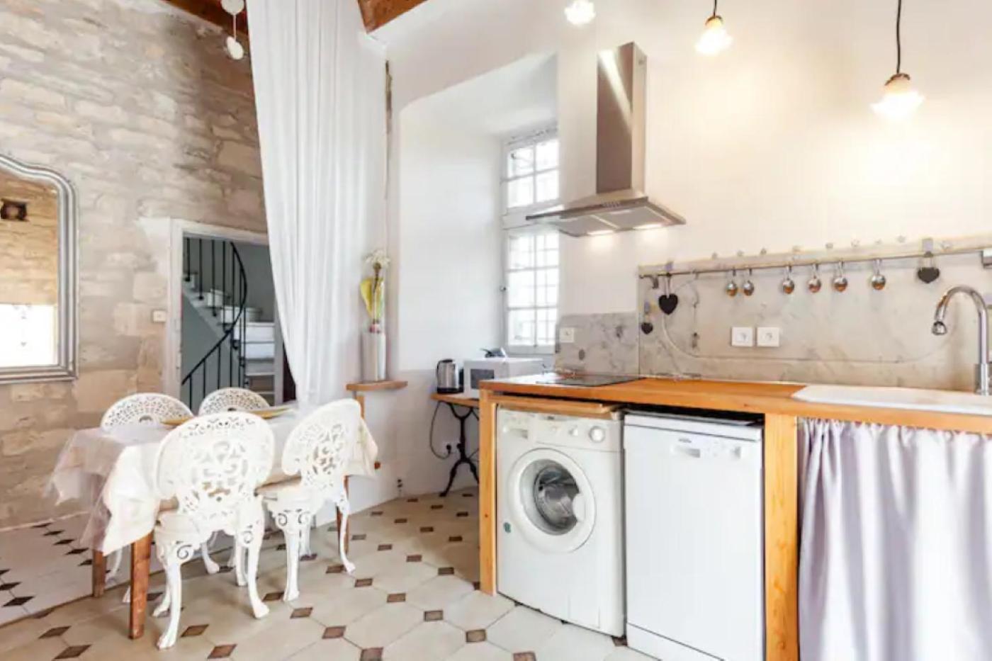 Appartement Spacieux Avec Deux Chambres Au Chateau Valence  Buitenkant foto