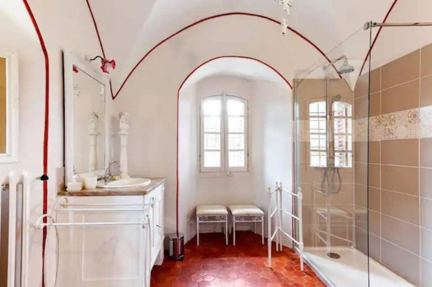 Appartement Spacieux Avec Deux Chambres Au Chateau Valence  Buitenkant foto