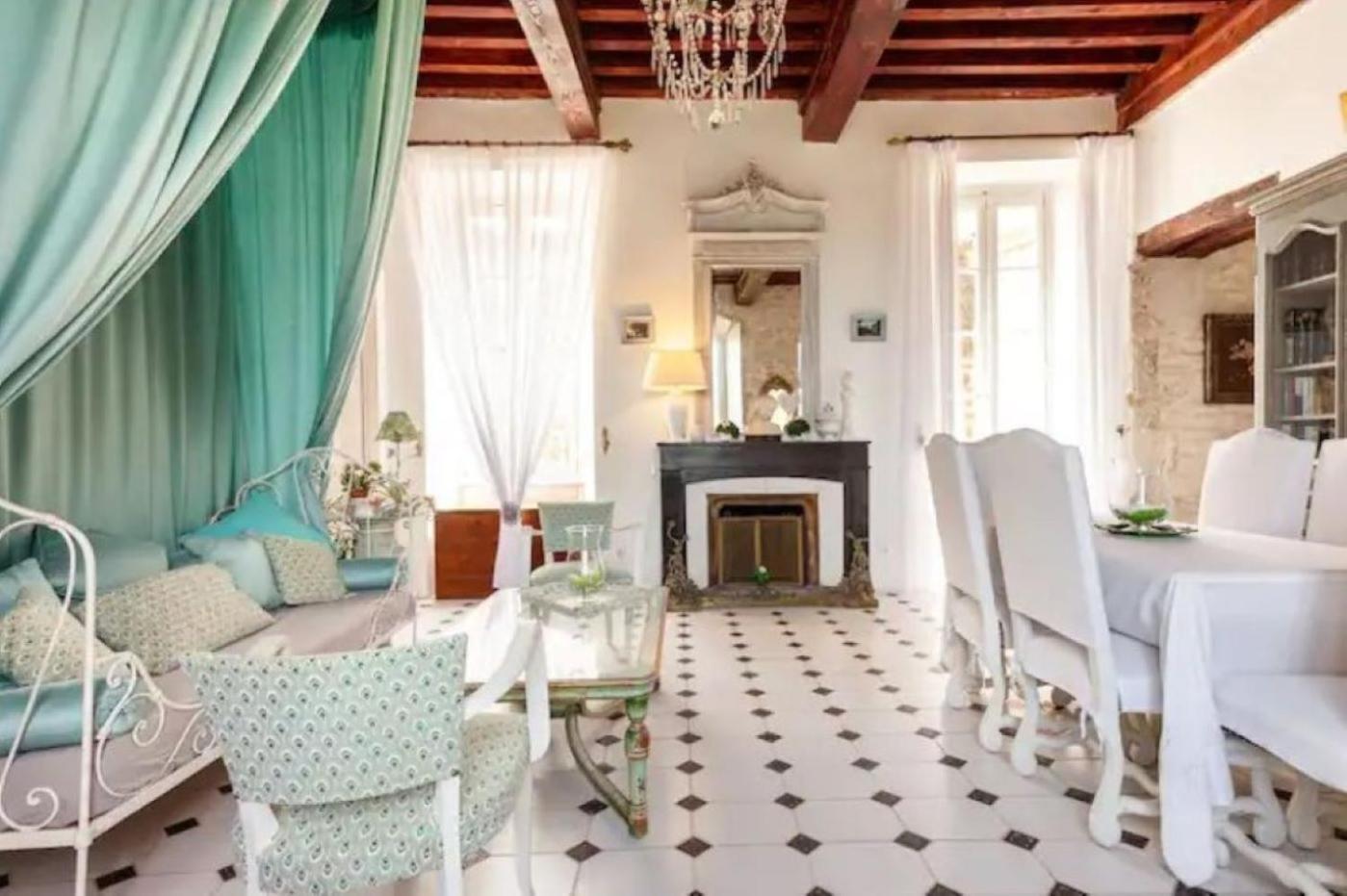 Appartement Spacieux Avec Deux Chambres Au Chateau Valence  Buitenkant foto