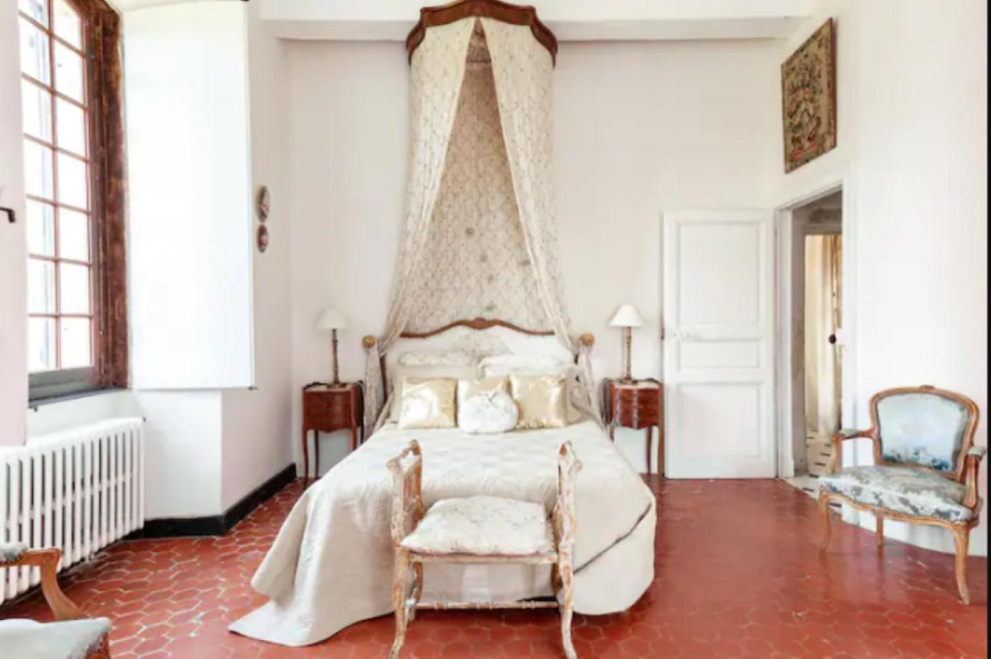 Appartement Spacieux Avec Deux Chambres Au Chateau Valence  Buitenkant foto
