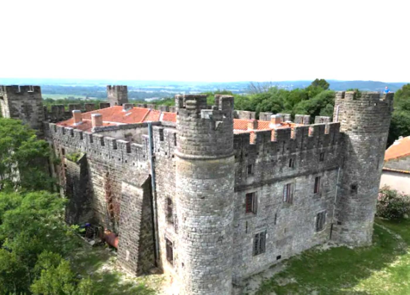 Appartement Spacieux Avec Deux Chambres Au Chateau Valence  Buitenkant foto