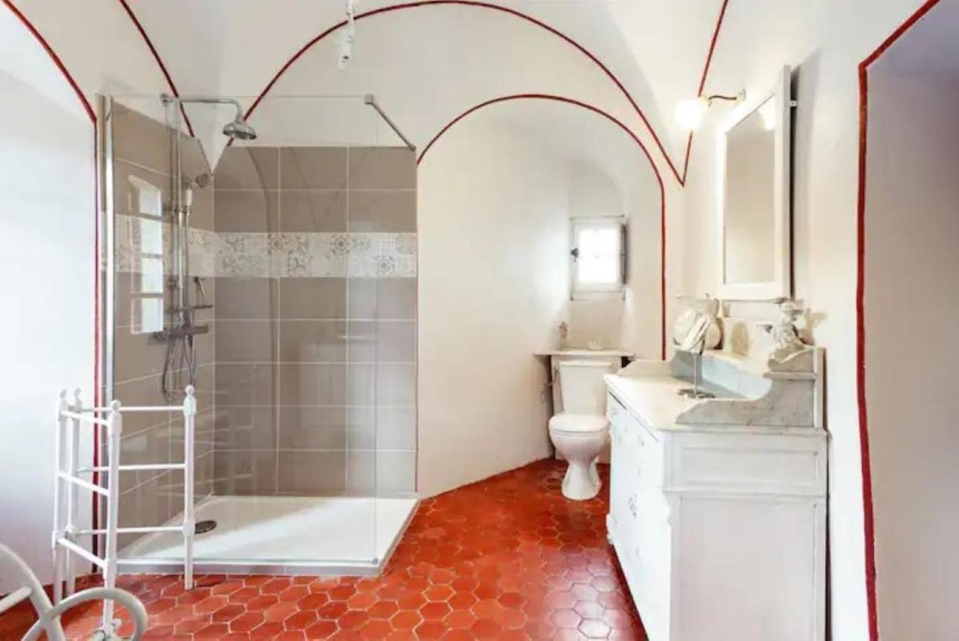 Appartement Spacieux Avec Deux Chambres Au Chateau Valence  Buitenkant foto