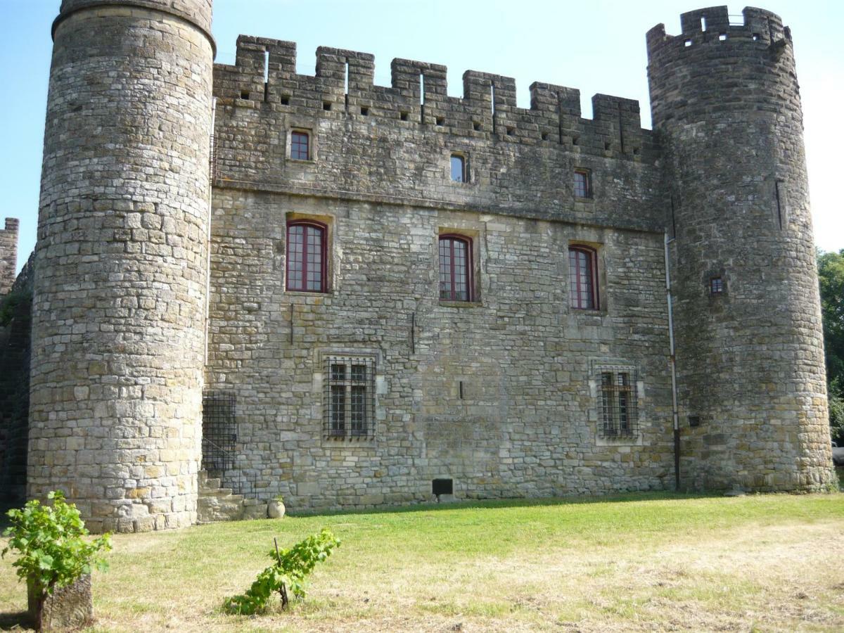 Appartement Spacieux Avec Deux Chambres Au Chateau Valence  Buitenkant foto